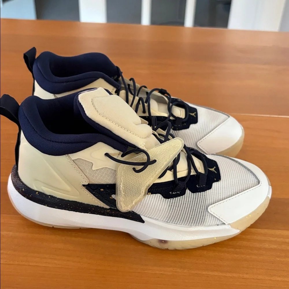 NWT Jordan Zion 1 Kids' Cream and Blue Athletic Shoes - Picture 5 of 9